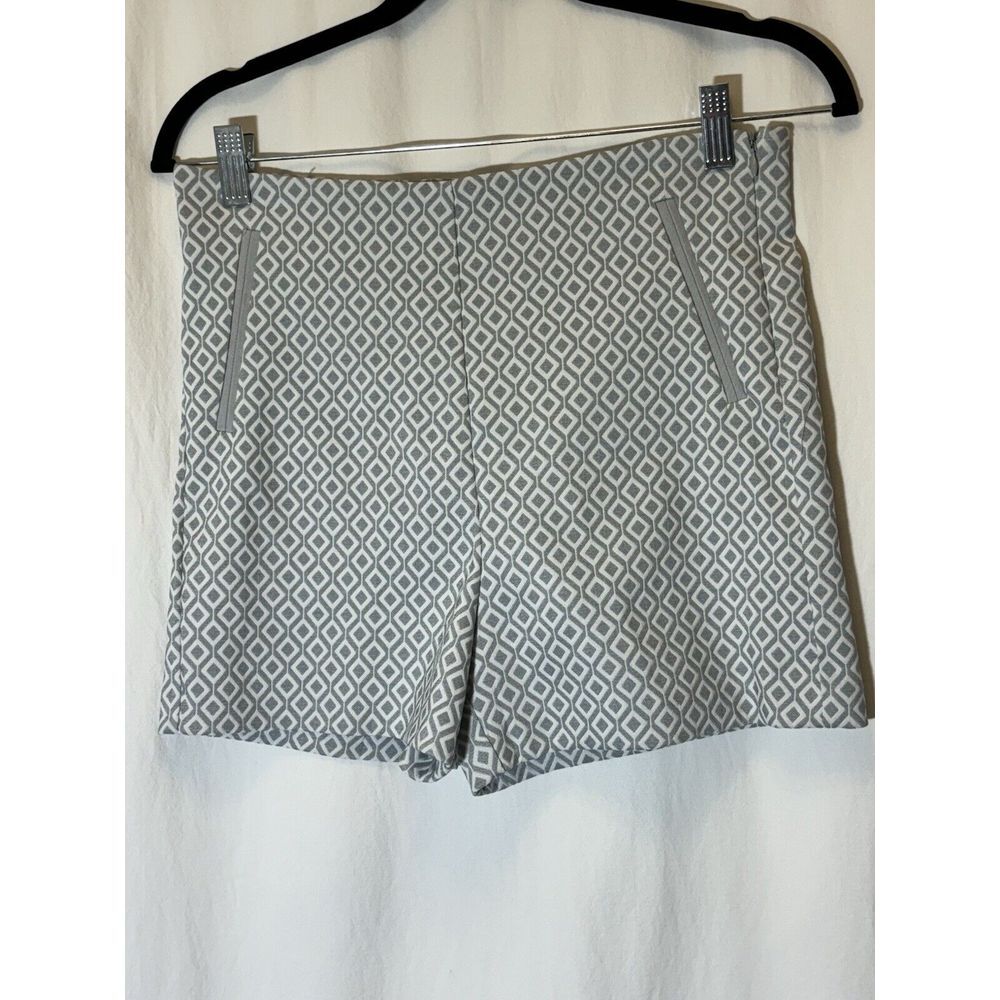 HAVE Women Shorts Grey & White Diamond Print SZ L NWT DD5